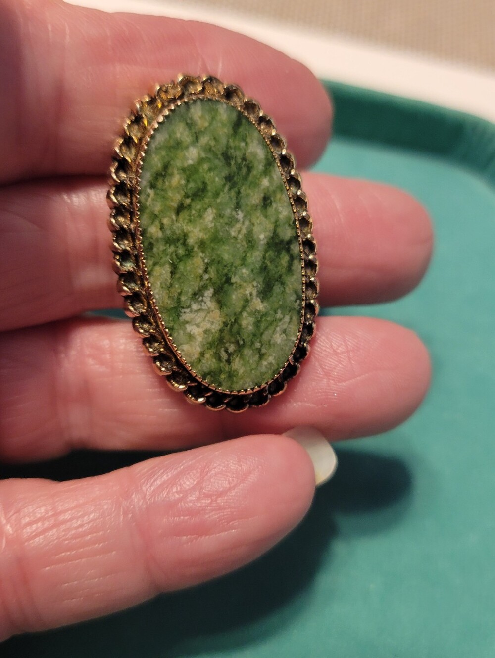 VINTANGE Green Jade Stone Oval Pendant - 1/ 20 12k G F Setting